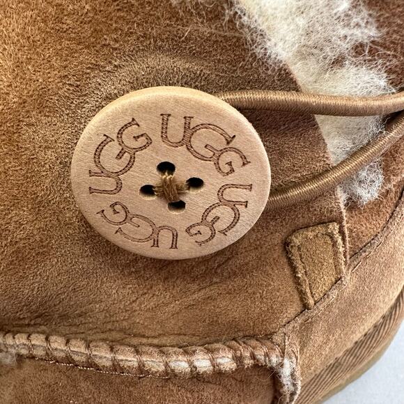 UGG Mini Bailey Button II in Chestnut US Size 8 Euro 39 ankle. Boot sheepskin - Picture 3 of 16